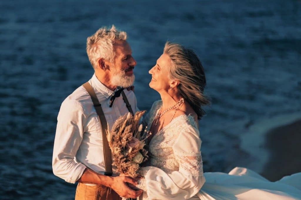 cinquentanaire renouvellement des voeux mer bateau bretelle look style ancienne robe mariage
