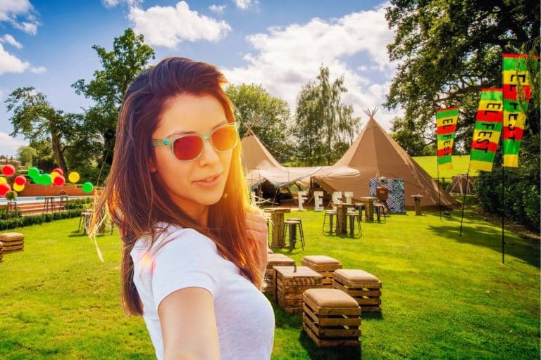 selfie femme summer party jardin el fest tente soleil