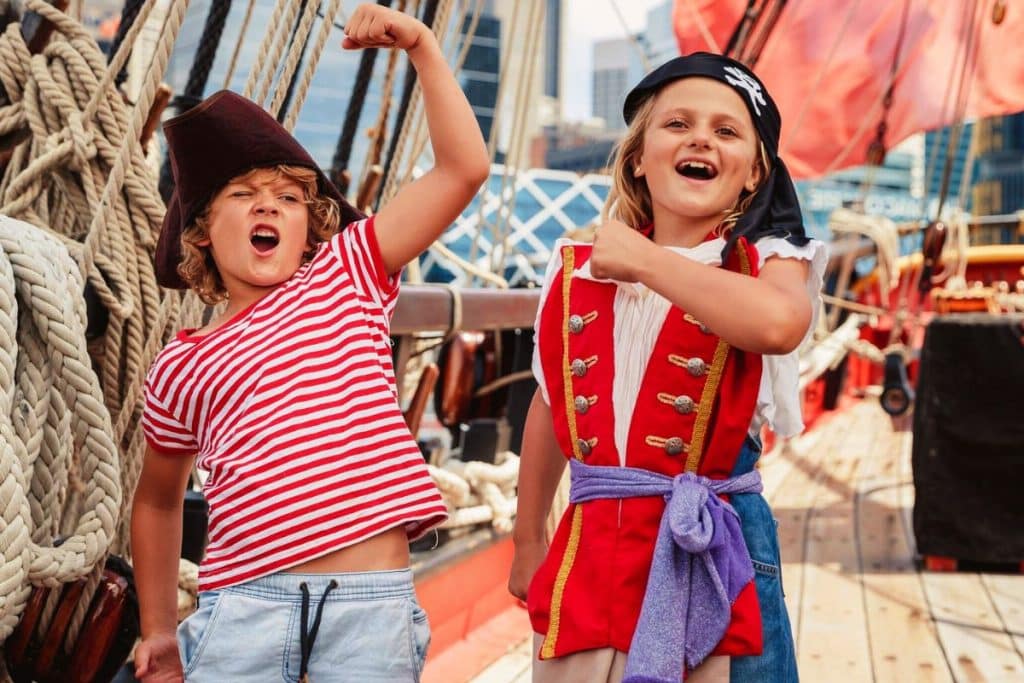 thème anniversaire pirate enfant déguisé bateau moussaillon