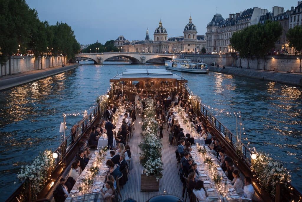 mariage terrasse sur péniche seine navigation soirée repas