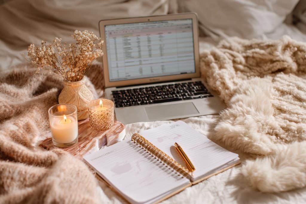 Tableau de budget et organisation d’un EVJF en hiver avec ambiance cocooning