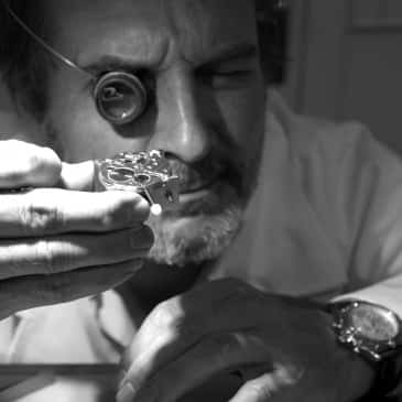 Initiation à l'horlogerie en atelier parisien pour un cadeau de départ